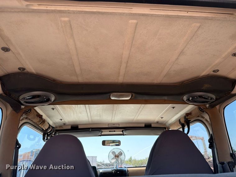image for item EW8747 1998 Jeep Wrangler SUV