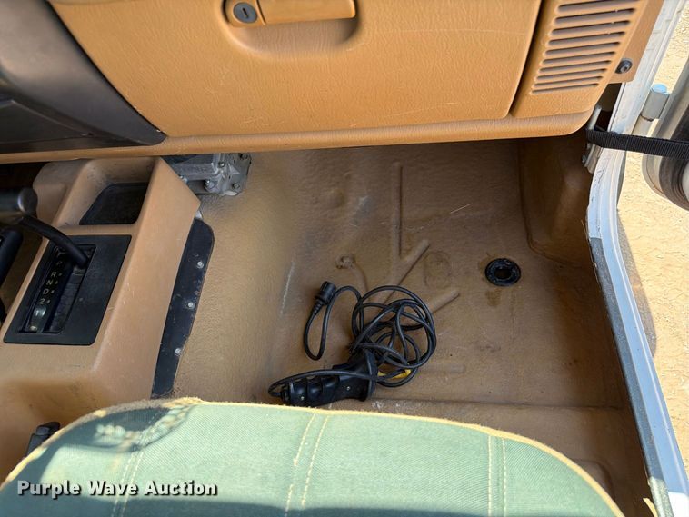 image for item EW8747 1998 Jeep Wrangler SUV