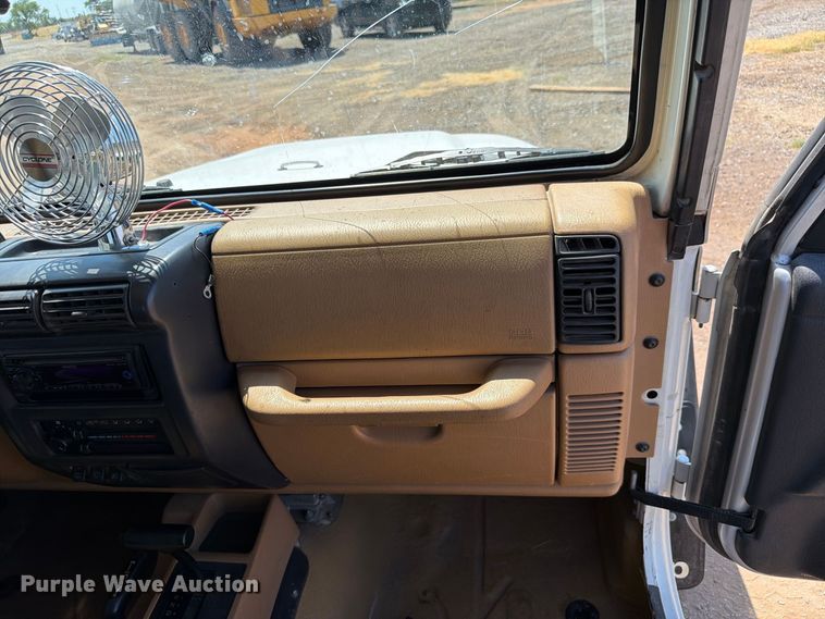 image for item EW8747 1998 Jeep Wrangler SUV