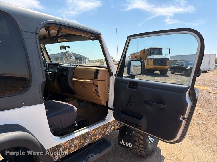 image for item EW8747 1998 Jeep Wrangler SUV