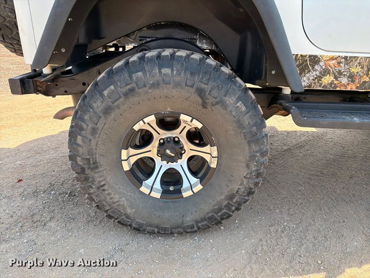 image for item EW8747 1998 Jeep Wrangler SUV