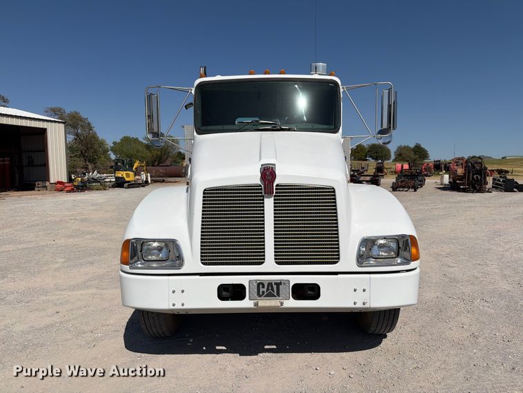 image for item EW8811 2003 Kenworth T300 utility / service truck