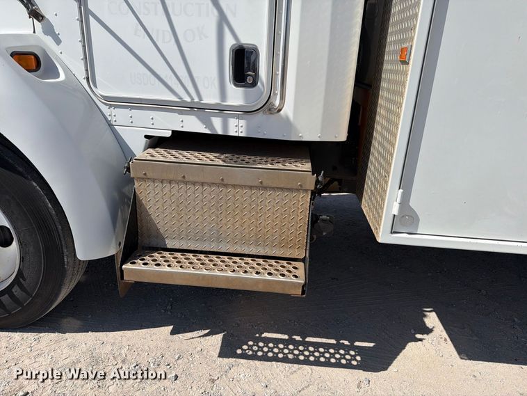 image for item EW8811 2003 Kenworth T300 utility / service truck
