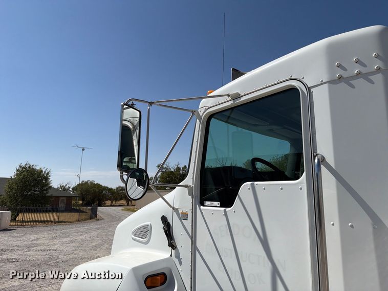 image for item EW8811 2003 Kenworth T300 utility / service truck
