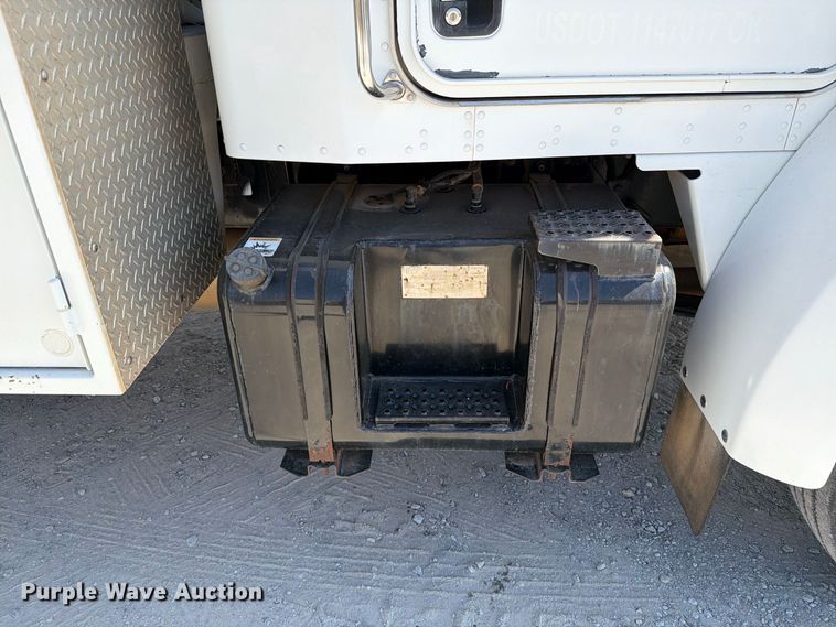 image for item EW8811 2003 Kenworth T300 utility / service truck
