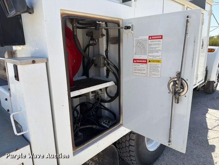 image for item EW8811 2003 Kenworth T300 utility / service truck