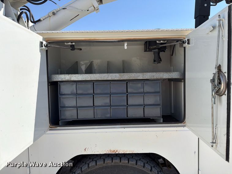 image for item EW8811 2003 Kenworth T300 utility / service truck