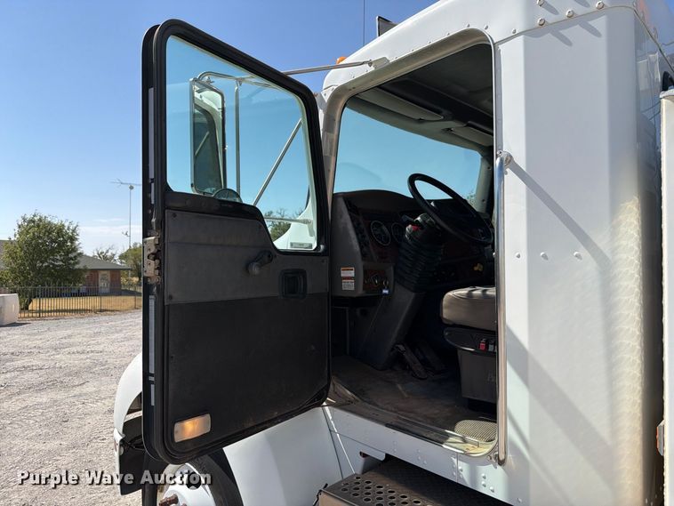 image for item EW8811 2003 Kenworth T300 utility / service truck