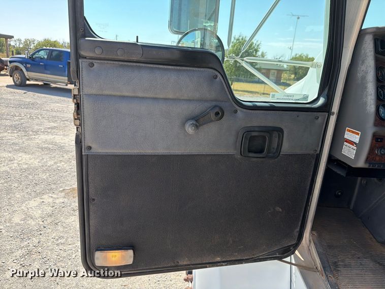 image for item EW8811 2003 Kenworth T300 utility / service truck
