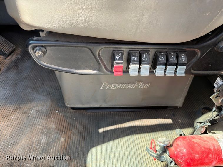image for item EW8811 2003 Kenworth T300 utility / service truck