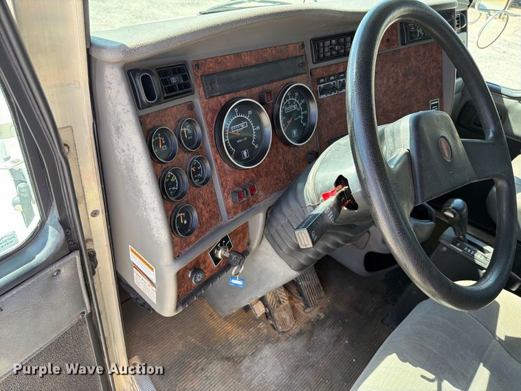 image for item EW8811 2003 Kenworth T300 utility / service truck