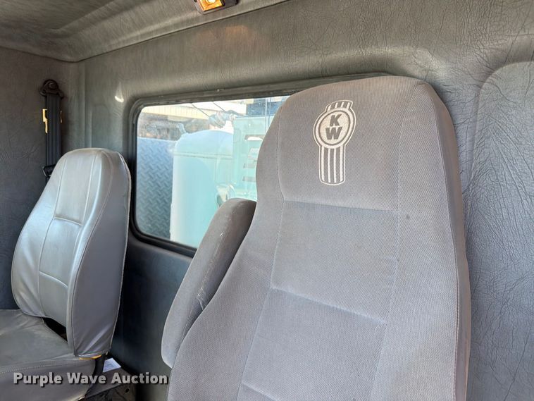 image for item EW8811 2003 Kenworth T300 utility / service truck