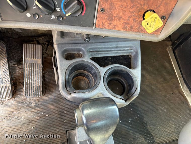 image for item EW8811 2003 Kenworth T300 utility / service truck