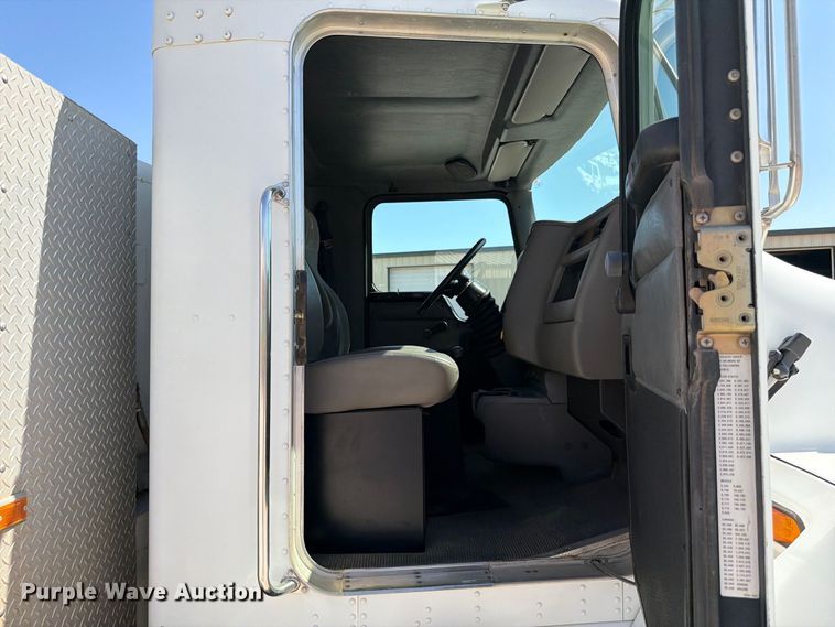 image for item EW8811 2003 Kenworth T300 utility / service truck