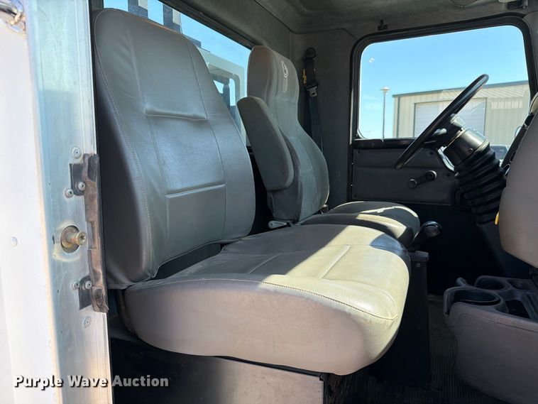 image for item EW8811 2003 Kenworth T300 utility / service truck