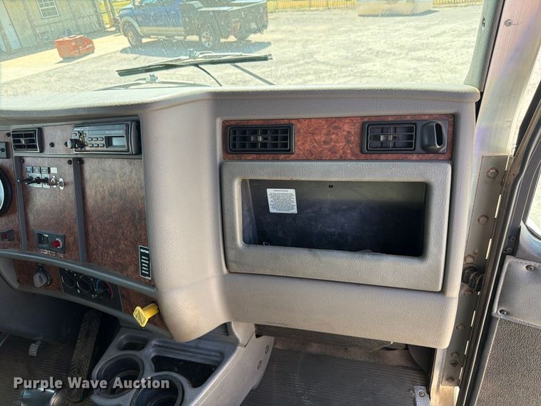 image for item EW8811 2003 Kenworth T300 utility / service truck