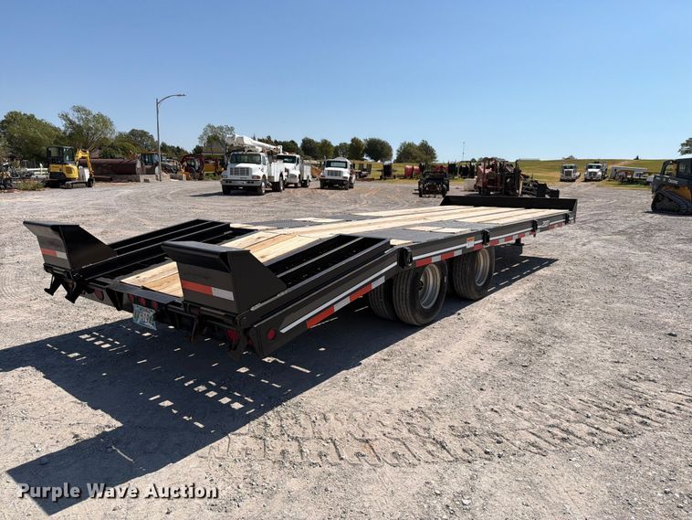 image for item EW8814 2009 Interstate 20DT equipment trailer