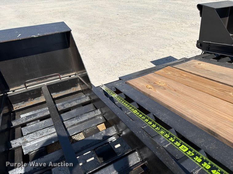 image for item EW8814 2009 Interstate 20DT equipment trailer
