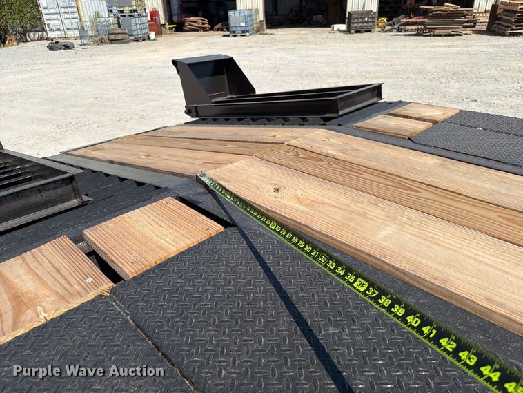 image for item EW8814 2009 Interstate 20DT equipment trailer
