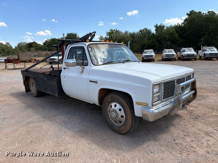 image for item EW8891 1986 GMC Sierra 3500 winch truck