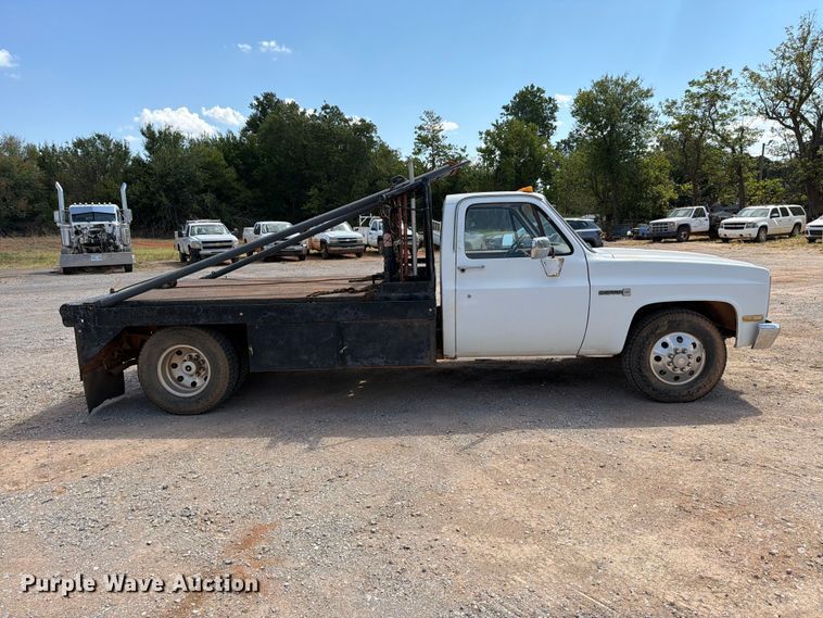 image for item EW8891 1986 GMC Sierra 3500 winch truck