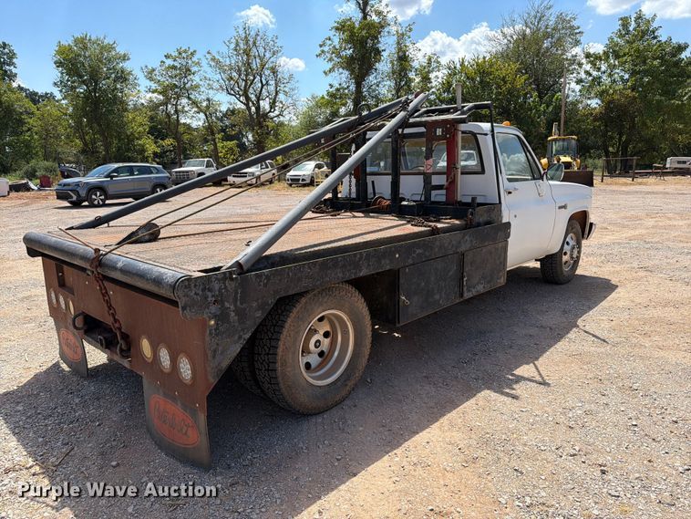 image for item EW8891 1986 GMC Sierra 3500 winch truck