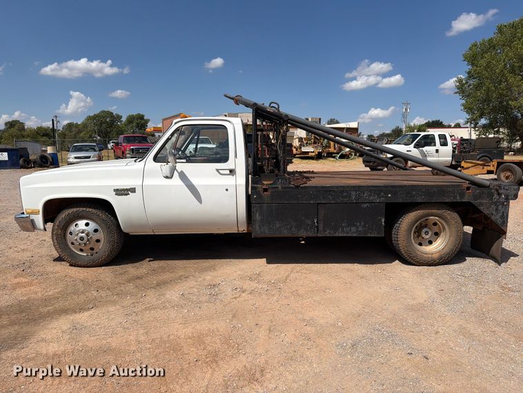 image for item EW8891 1986 GMC Sierra 3500 winch truck