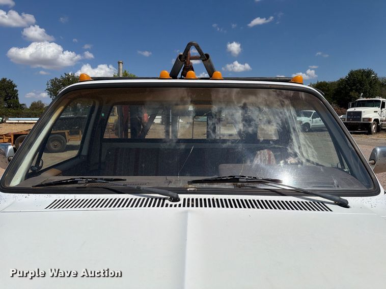 image for item EW8891 1986 GMC Sierra 3500 winch truck