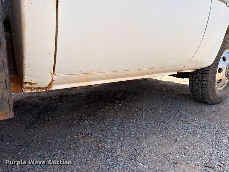 image for item EW8891 1986 GMC Sierra 3500 winch truck