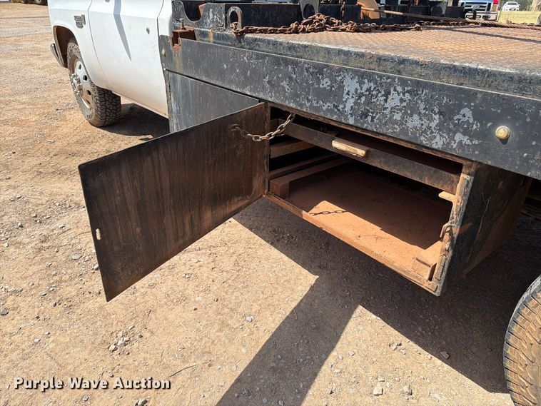 image for item EW8891 1986 GMC Sierra 3500 winch truck