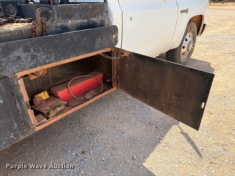 image for item EW8891 1986 GMC Sierra 3500 winch truck