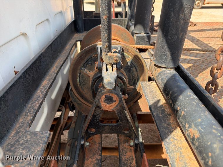 image for item EW8891 1986 GMC Sierra 3500 winch truck