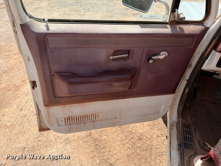 image for item EW8891 1986 GMC Sierra 3500 winch truck