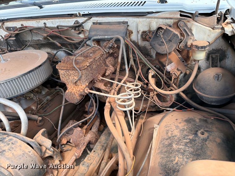 image for item EW8891 1986 GMC Sierra 3500 winch truck