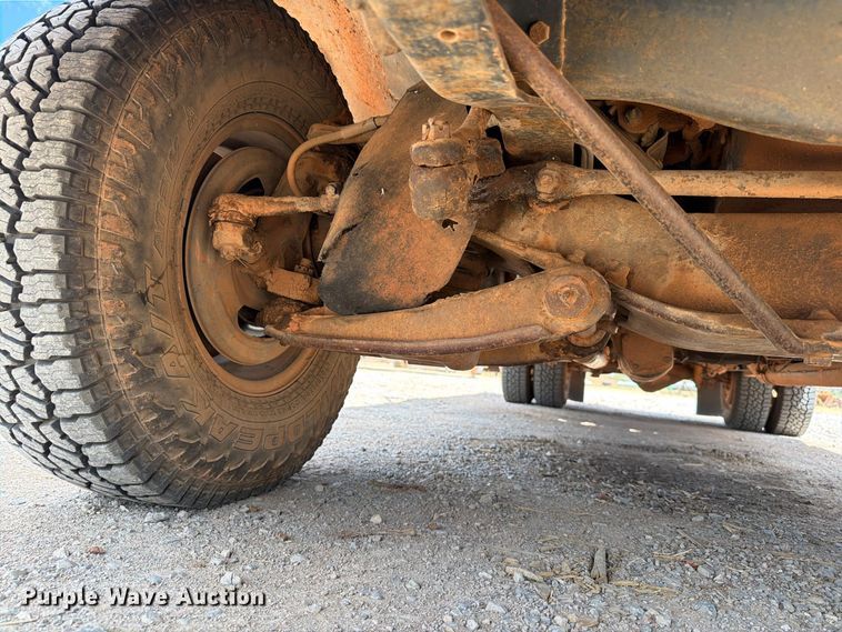 image for item EW8891 1986 GMC Sierra 3500 winch truck