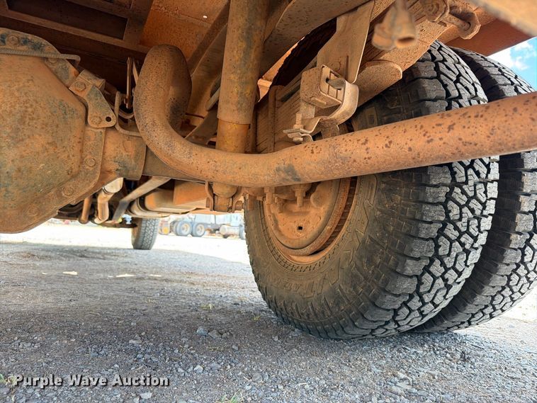 image for item EW8891 1986 GMC Sierra 3500 winch truck