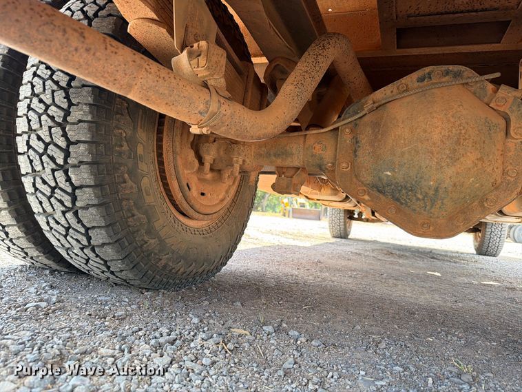 image for item EW8891 1986 GMC Sierra 3500 winch truck