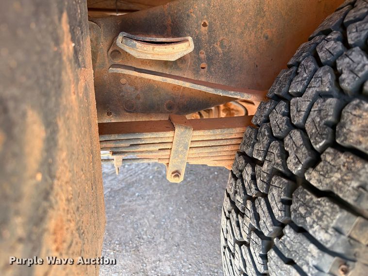 image for item EW8891 1986 GMC Sierra 3500 winch truck