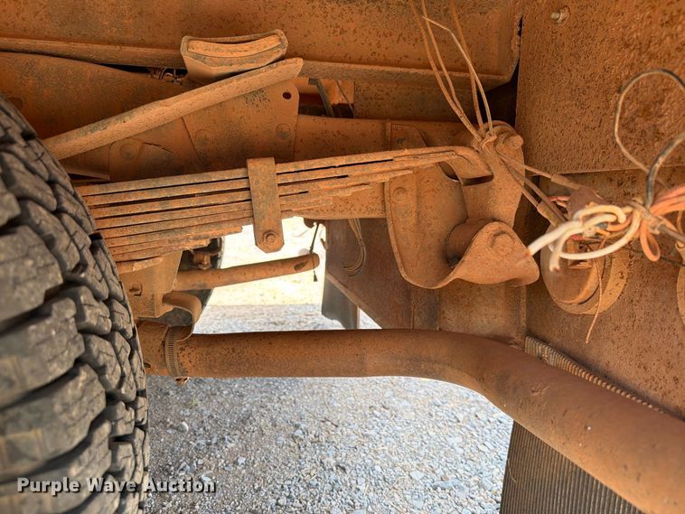 image for item EW8891 1986 GMC Sierra 3500 winch truck