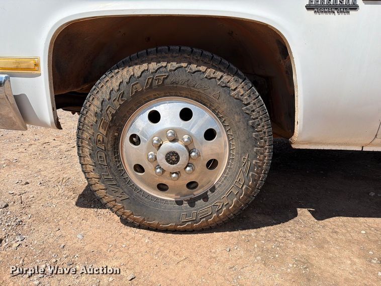 image for item EW8891 1986 GMC Sierra 3500 winch truck