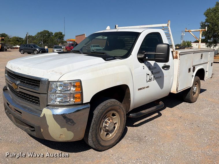 2010 Chevrolet Silverado 2500HD utility bed pickup truck