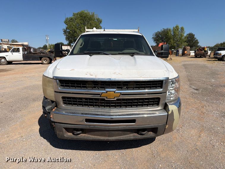 image for item EW8892 2010 Chevrolet Silverado 2500HD utility bed pickup truck