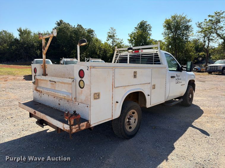 image for item EW8892 2010 Chevrolet Silverado 2500HD utility bed pickup truck
