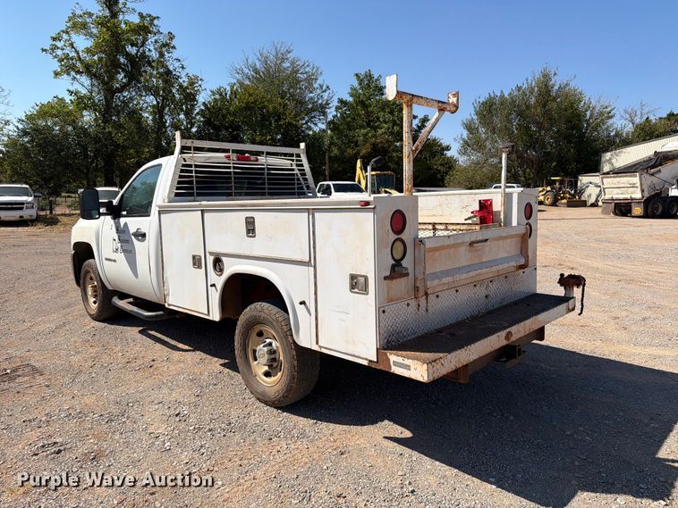 image for item EW8892 2010 Chevrolet Silverado 2500HD utility bed pickup truck