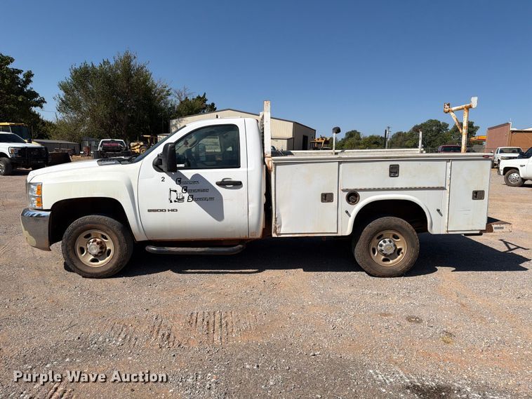 image for item EW8892 2010 Chevrolet Silverado 2500HD utility bed pickup truck