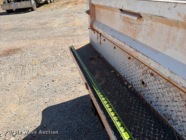 image for item EW8892 2010 Chevrolet Silverado 2500HD utility bed pickup truck