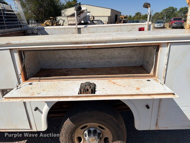 image for item EW8892 2010 Chevrolet Silverado 2500HD utility bed pickup truck