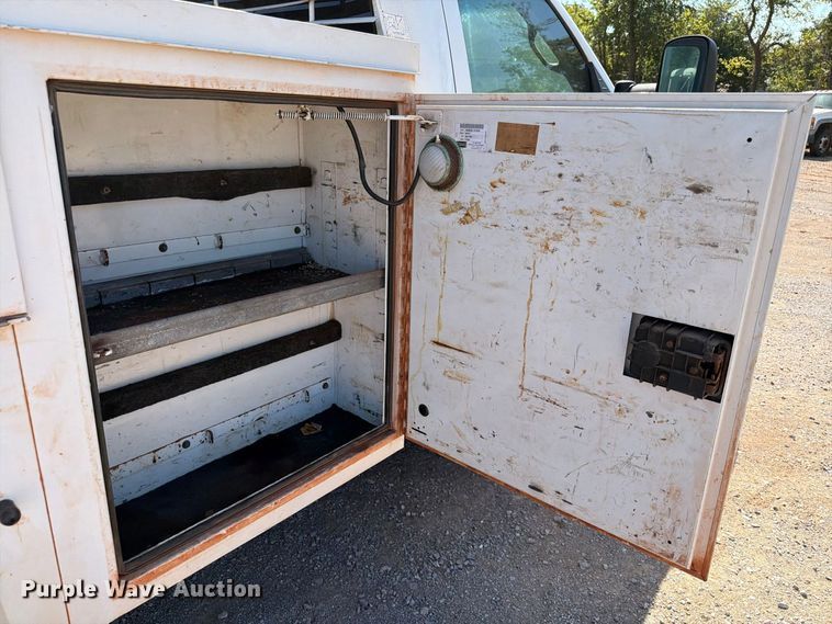 image for item EW8892 2010 Chevrolet Silverado 2500HD utility bed pickup truck