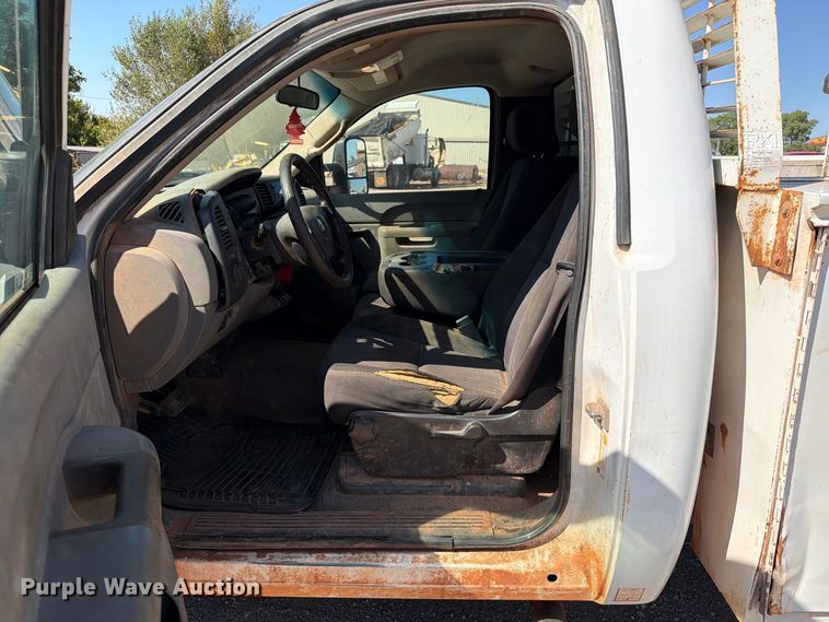 image for item EW8892 2010 Chevrolet Silverado 2500HD utility bed pickup truck