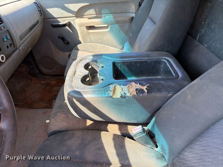 image for item EW8892 2010 Chevrolet Silverado 2500HD utility bed pickup truck